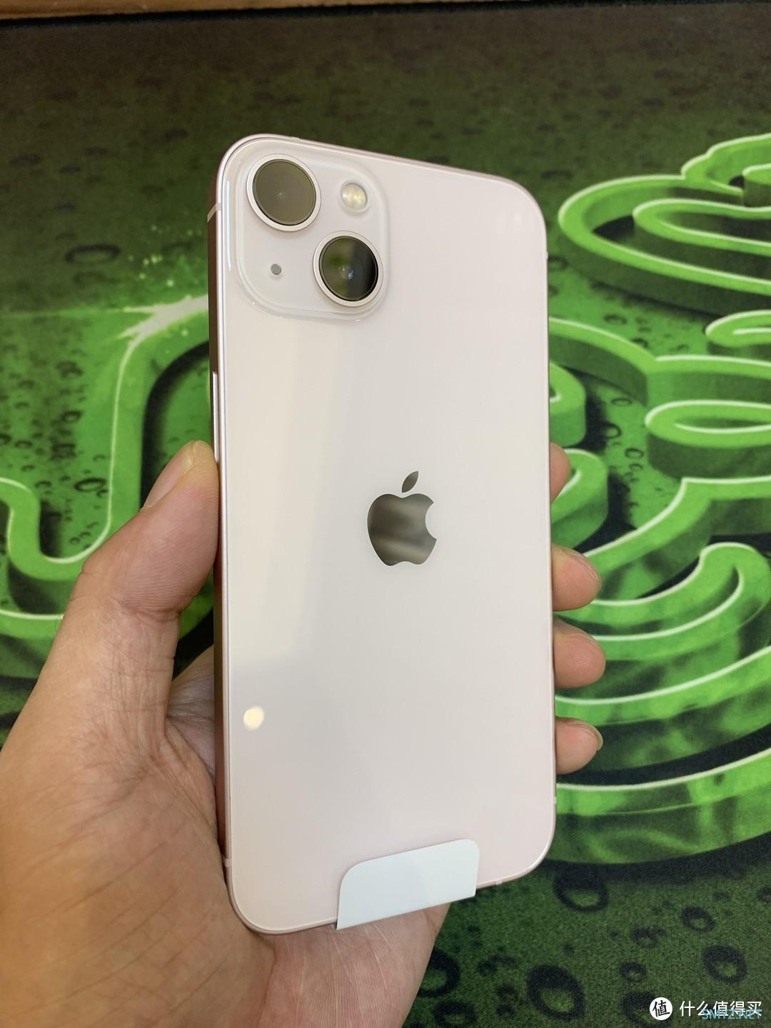 给媳妇入手了一台猛男粉iPhone13