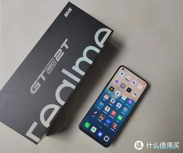 realme GT Neo2T“釉白”色图赏真实评价：精雕细琢，2K内颜值担当