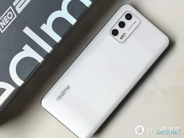 realme GT Neo2T“釉白”色图赏真实评价：精雕细琢，2K内颜值担当