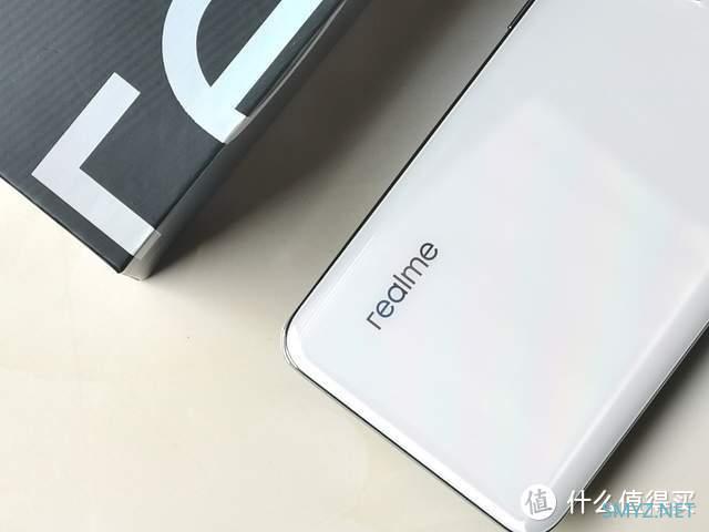 realme GT Neo2T“釉白”色图赏真实评价：精雕细琢，2K内颜值担当