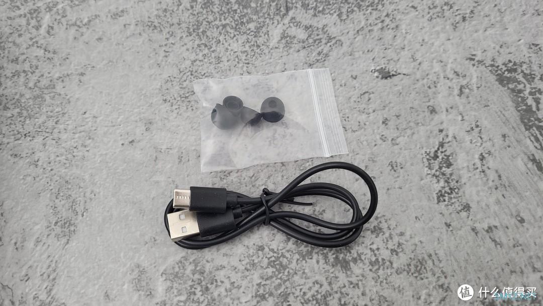 有颜有料！最佳游戏助力，雷柏VM700S蓝牙TWS背光游戏耳机