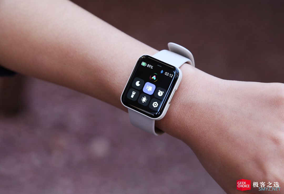 Redmi Watch 2 上手：升级大尺寸 AMOLED 屏，戴起来像手环一样舒服