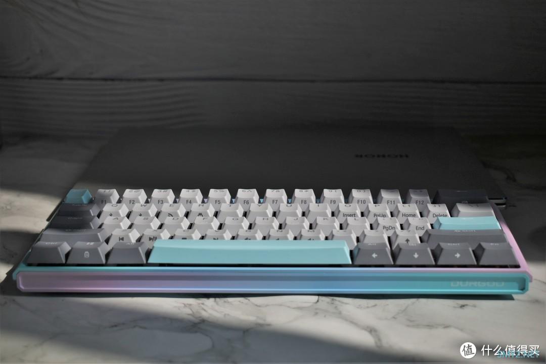 始于颜值，忠于体验：杜伽K330W机械键盘，颜值、手感、续航样样爆表