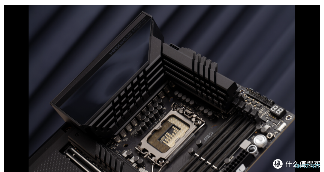 ROG Maximus Z690开箱：拥有PCIe 5.0 M.2接口与显卡快拆设计的全能主板