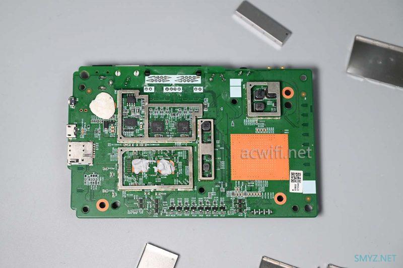 烽火(FiberHome)5G CPE插卡路由器LG6121F拆机与评测