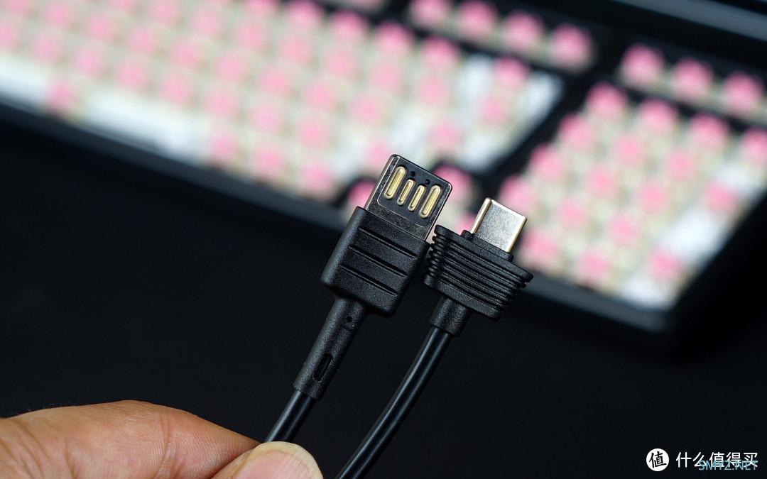 硬壳数码 篇一：入手一个月的TTC金粉轴键盘使用如何？哈喽高斯HS98T使用体验分享！