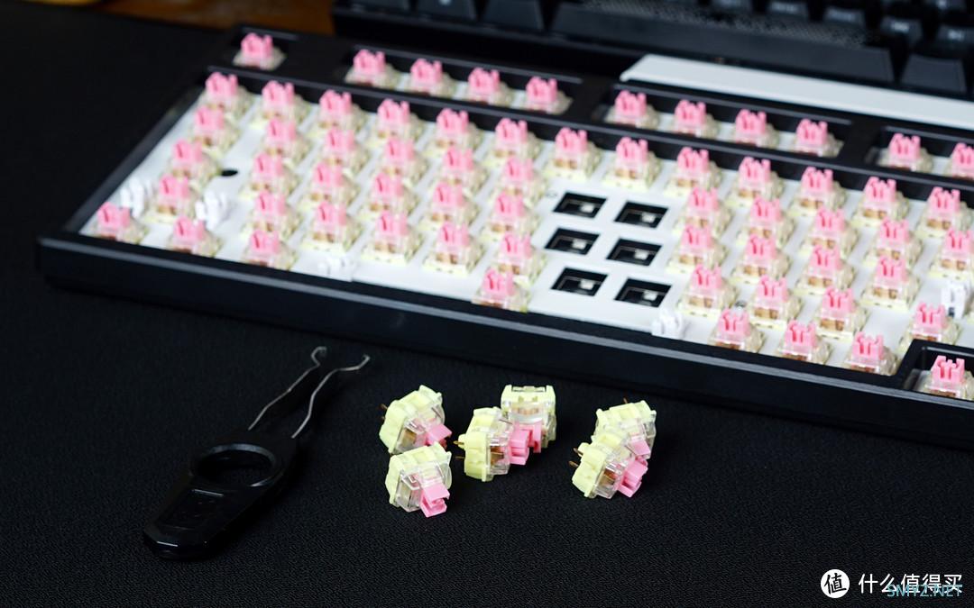 硬壳数码 篇一：入手一个月的TTC金粉轴键盘使用如何？哈喽高斯HS98T使用体验分享！