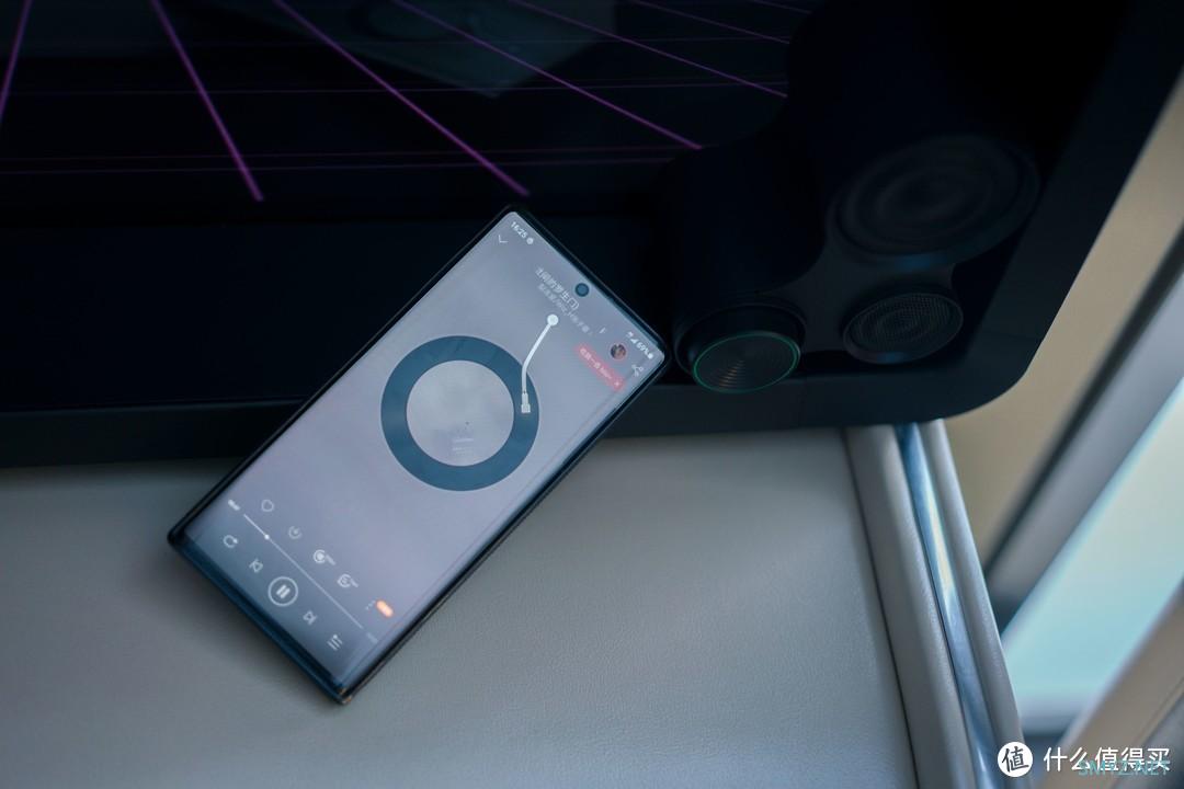 Lyiew 悬浮歌词蓝牙音箱，用文字记录音乐所带来的快乐