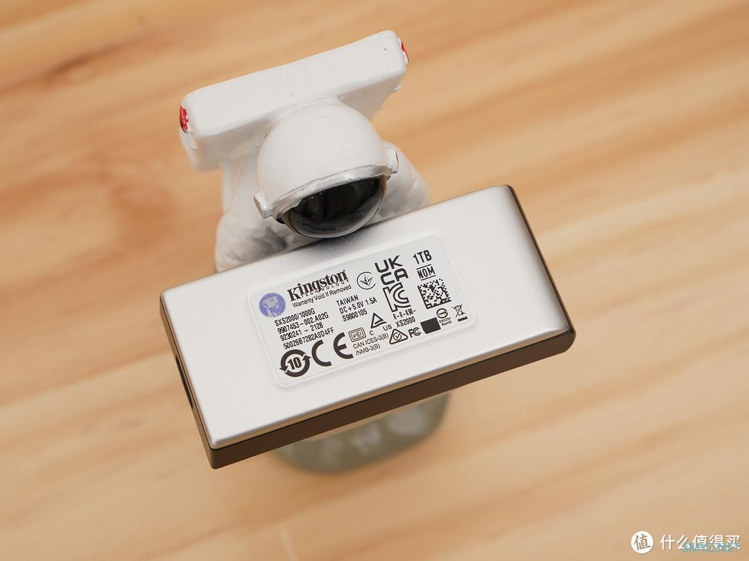 既高速又小巧 金士顿 XS2000 移动固态硬盘开箱 既高速又小巧 金士顿 XS2000 移动固态硬盘开箱