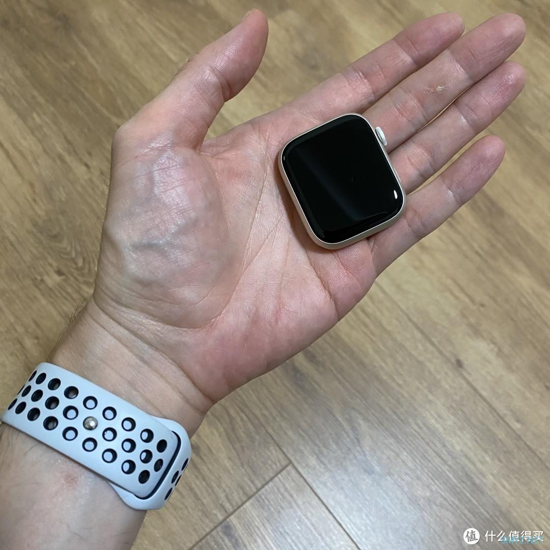 我的跑步装备 篇一百一十五：完全可以当跑表！Apple Watch S7 Nike 45mm蜂窝版（附与5代对比）