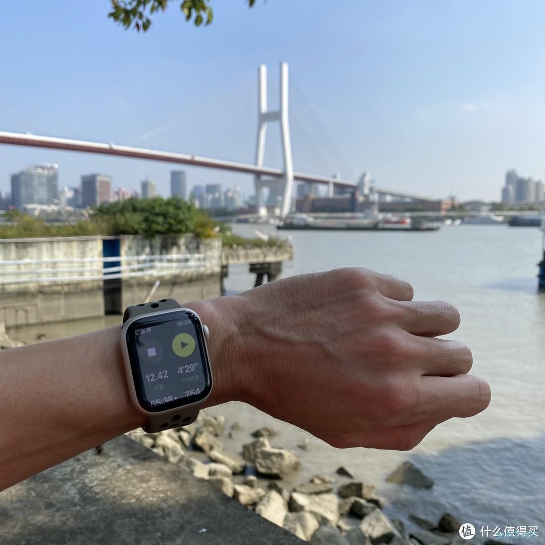 我的跑步装备 篇一百一十五：完全可以当跑表！Apple Watch S7 Nike 45mm蜂窝版（附与5代对比）