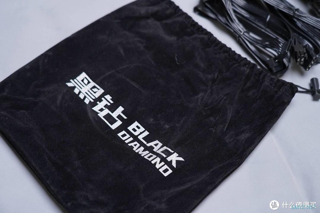 【老黄搞机篇一百零二】全面迎战高阶市场,先马黑钻1000W为配置提供“最强心” 【老黄搞机篇一百零二】全面迎战高阶市场,先马黑钻1000W为配置提供“最强心”