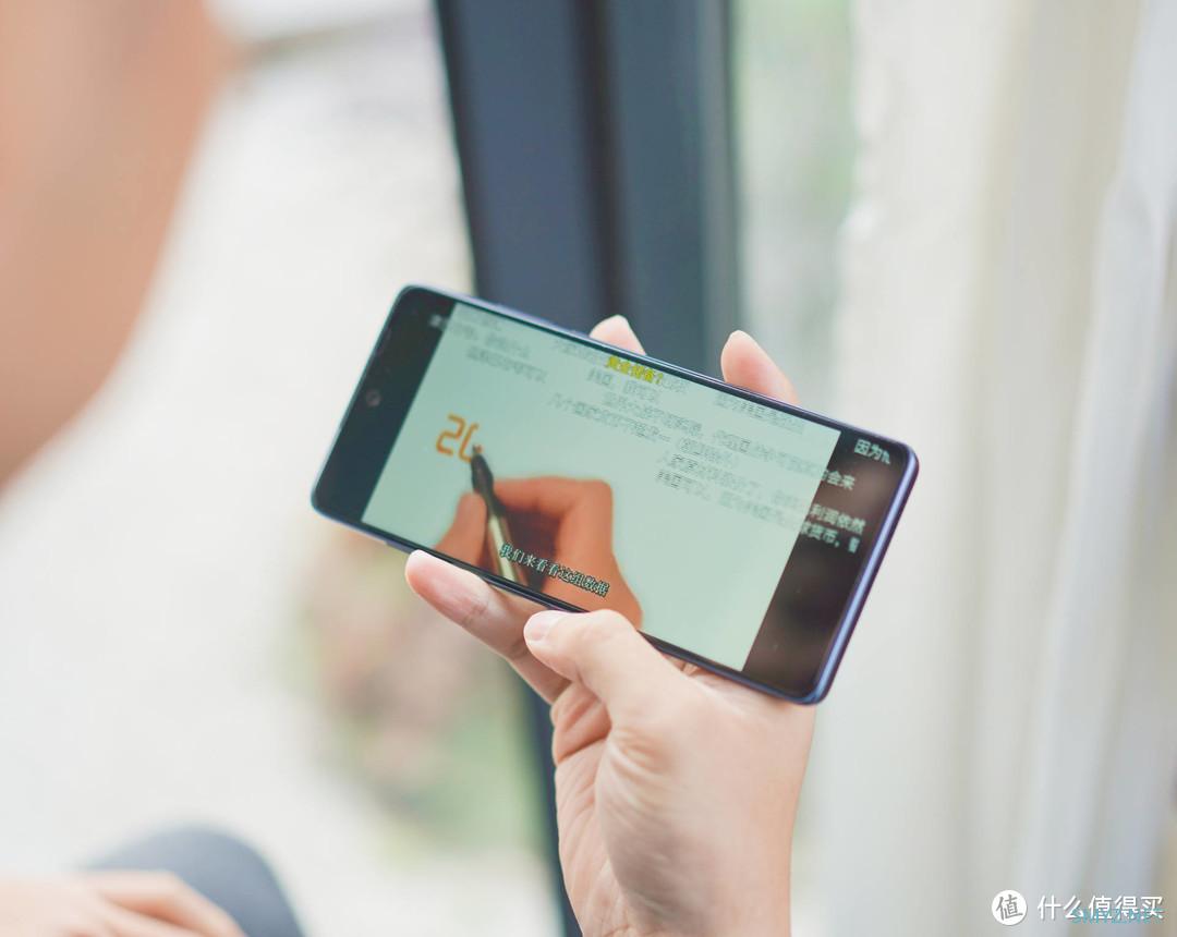 摩托罗拉 edge S30 评测：诚意满满，初心永恒，不一样的 Hello Moto
