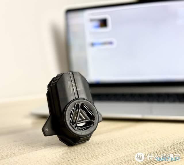 涡轮增压加持，红魔涡轮散热背夹体验：能结冰的手机散热器