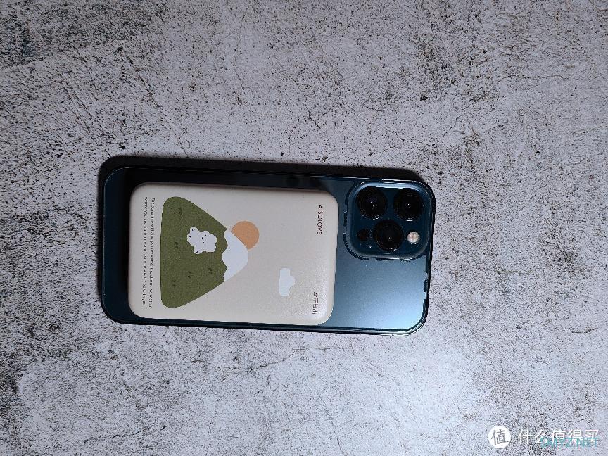 谁说充电宝没有颜值？素乐质造无线充电宝，不只是好看