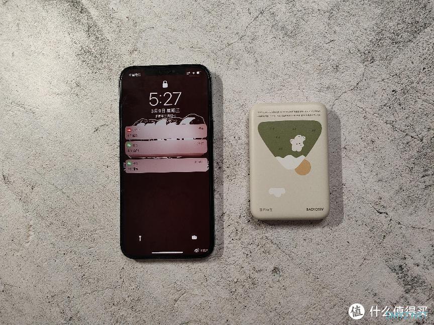 谁说充电宝没有颜值？素乐质造无线充电宝，不只是好看