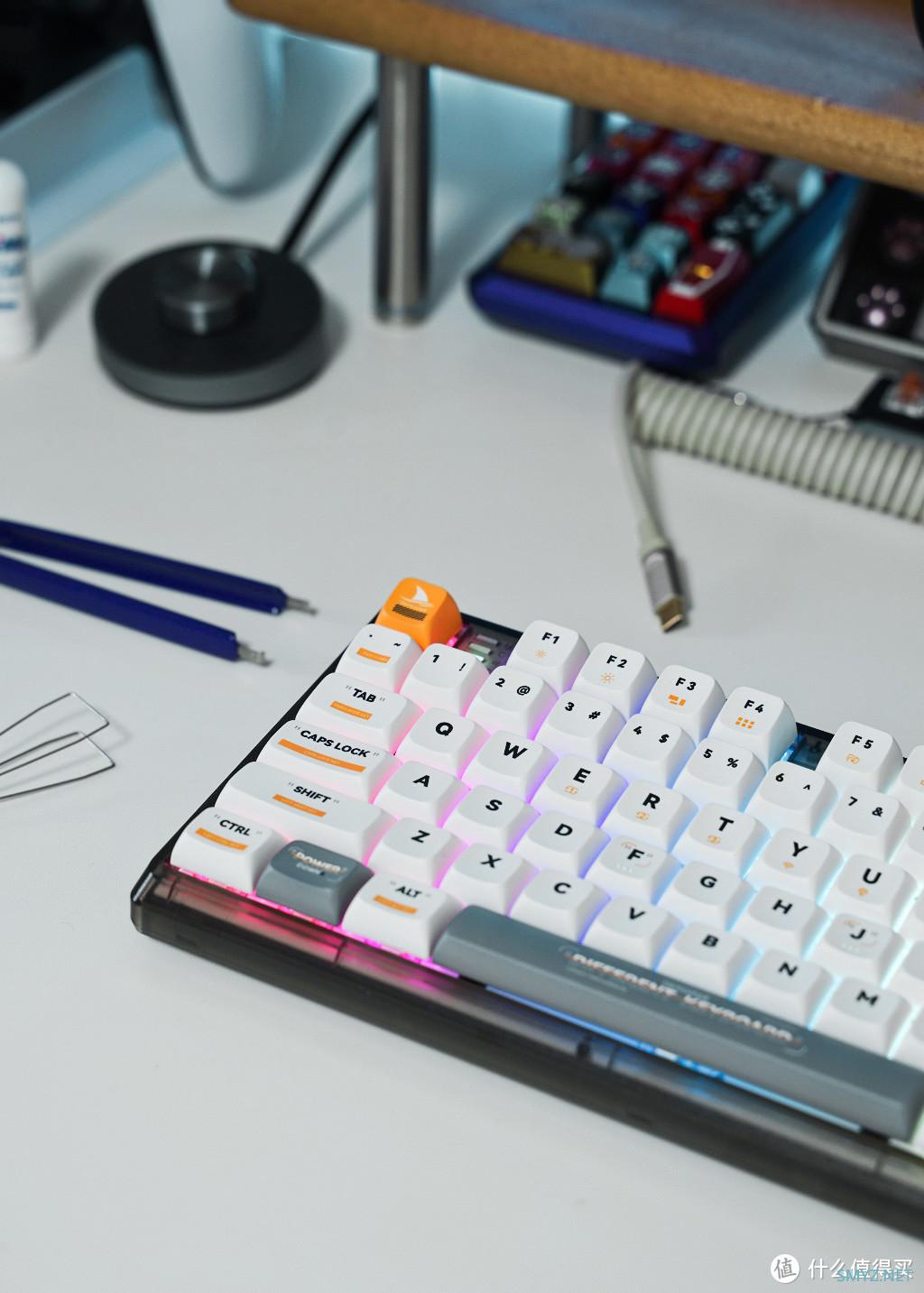 猫宅聊外设 篇七：好看好用，值得一玩，Darmoshark K7-Pro 三模键盘