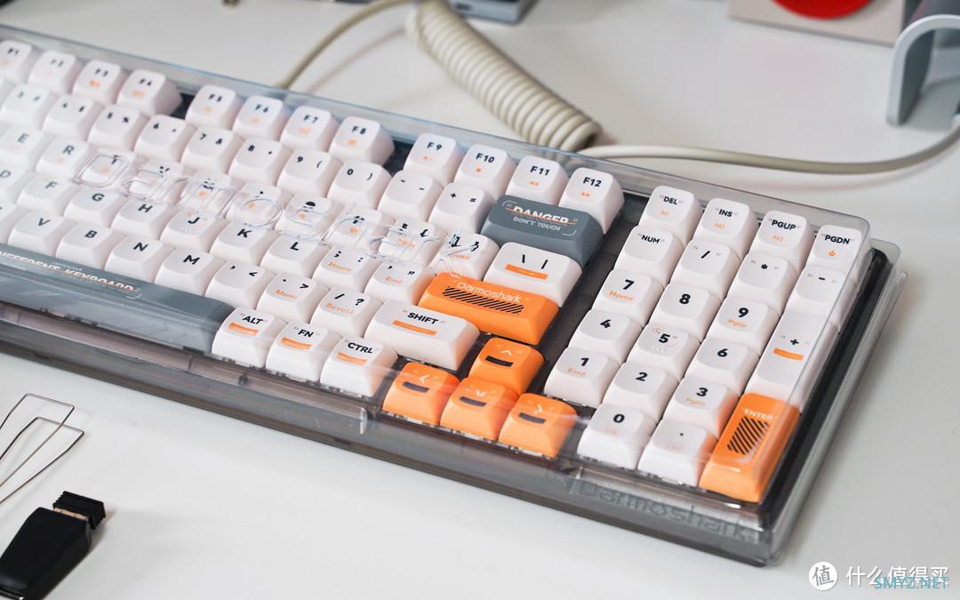 猫宅聊外设 篇七：好看好用，值得一玩，Darmoshark K7-Pro 三模键盘