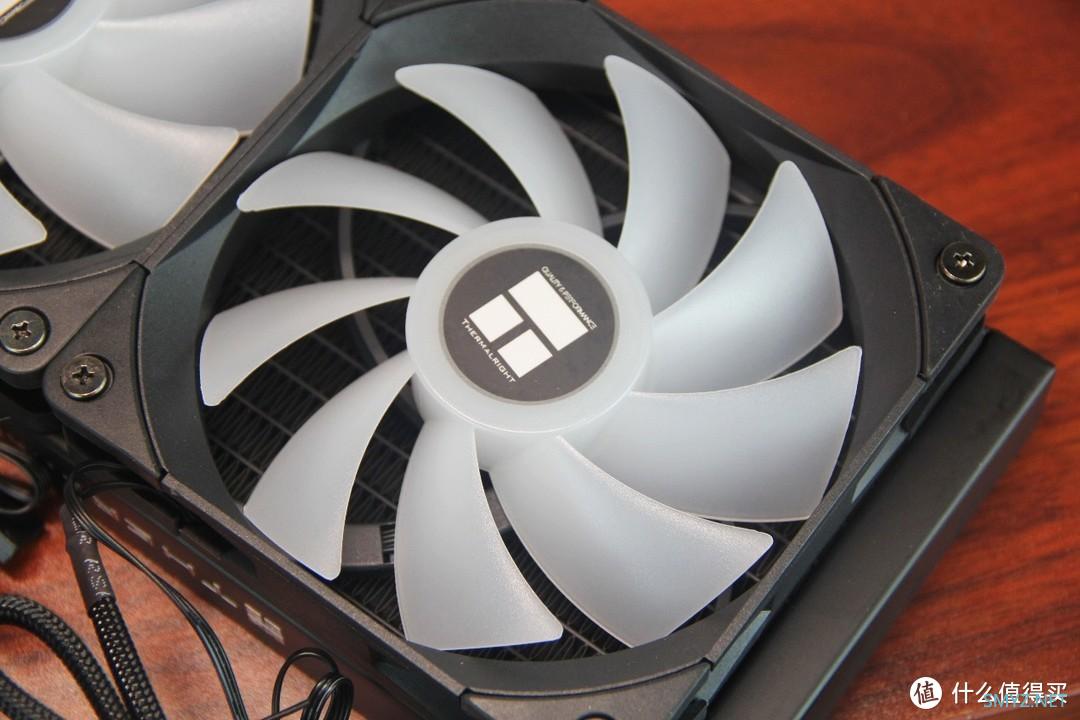 PC硬件与外设 篇一百五十四：240水冷压制intel i7-12700K？ 利民冰封幻境240 ARGB 装机点评