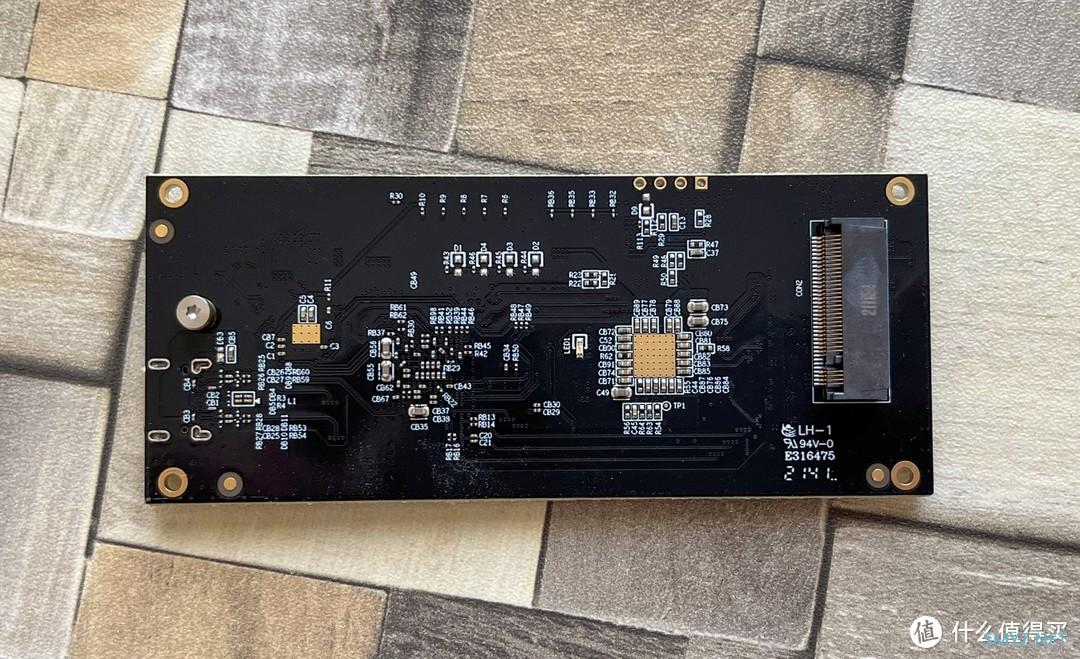 极速存储，双芯主控，40Gbps高速传输体验：绿联USB 4.0 NVMe SSD硬盘盒开箱和Win+Mac双平台测速分享