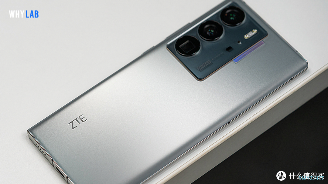 中兴 Axon 40 Ultra 体验：别再看背面，我的正面更吸睛
