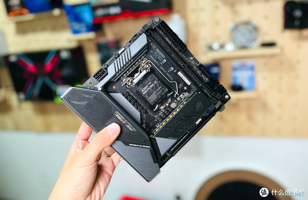 小鱼搞机 篇六十五:ITX装机方案分享,超频三 蜂鸟2 机箱+TT SFX 450w电源 小鱼搞机 篇六十五:ITX装机方案分享,超频三 蜂鸟2 机箱+TT SFX 450w电源