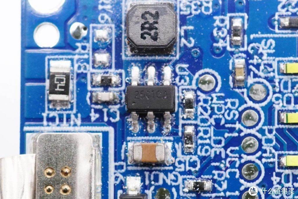 拆解报告:ANKER安克7.5W磁吸无线充移动电源A1610 拆解报告:ANKER安克7.5W磁吸无线充移动电源A1610