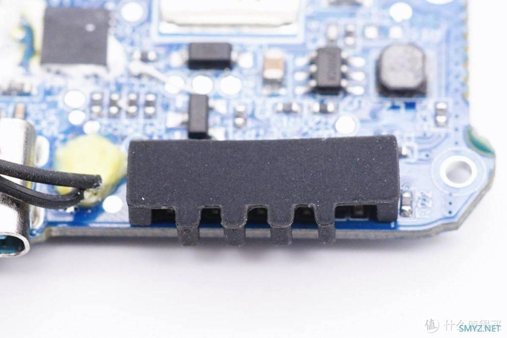 拆解报告:ANKER安克7.5W磁吸无线充移动电源A1610 拆解报告:ANKER安克7.5W磁吸无线充移动电源A1610