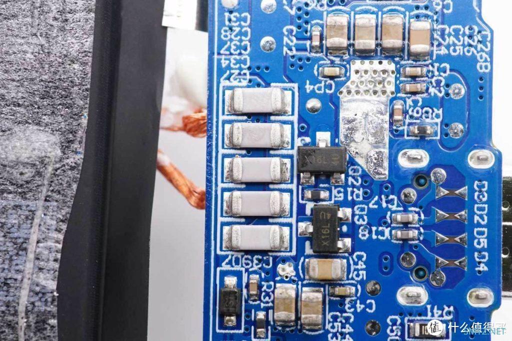 拆解报告:ANKER安克7.5W磁吸无线充移动电源A1610 拆解报告:ANKER安克7.5W磁吸无线充移动电源A1610