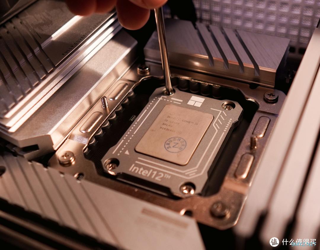 软硬件杂谈 篇一百一十四:12代处理器容易弯?对扣具的解决方案实测给你看! 软硬件杂谈 篇一百一十四:12代处理器容易弯?对扣具的解决方案实测给你看!