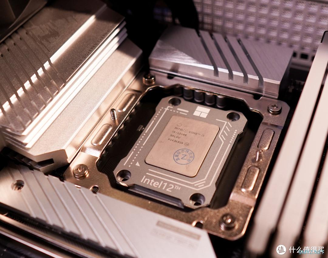 软硬件杂谈 篇一百一十四:12代处理器容易弯?对扣具的解决方案实测给你看! 软硬件杂谈 篇一百一十四:12代处理器容易弯?对扣具的解决方案实测给你看!
