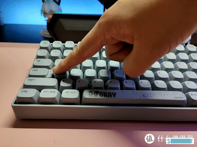 辉煌只能靠自己 篇七十六:这次全面精彩!Lofree洛斐小翘百键“水泥灰”键盘深度体验 辉煌只能靠自己 篇七十六:这次全面精彩!Lofree洛斐小翘百键“水泥灰”键盘深度体验