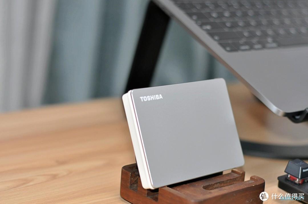 东芝（TOSHIBA）Flex移动硬盘：数据存储更安全便携 