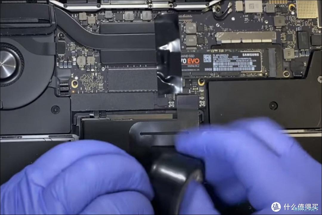 A1708丐版换硬盘预警！真人示范你可能踩的坑……