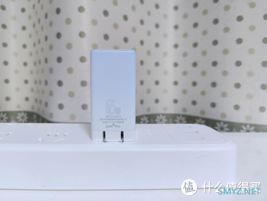 科技数码 篇三百七十一：色彩渐变速度加速，倍思氮化镓快充充电器65W深度体验