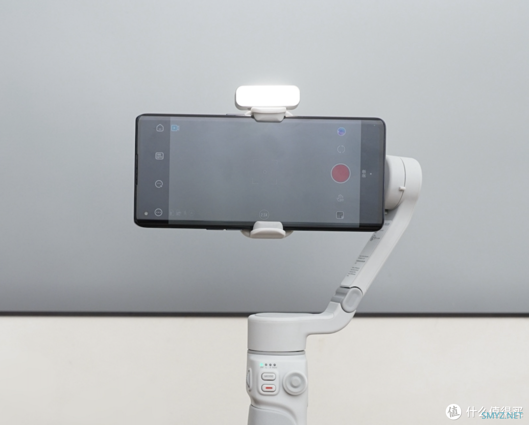 自带补光、一键拍片、折叠携带很方便：智云SMOOTH-Q4手机稳定器体验