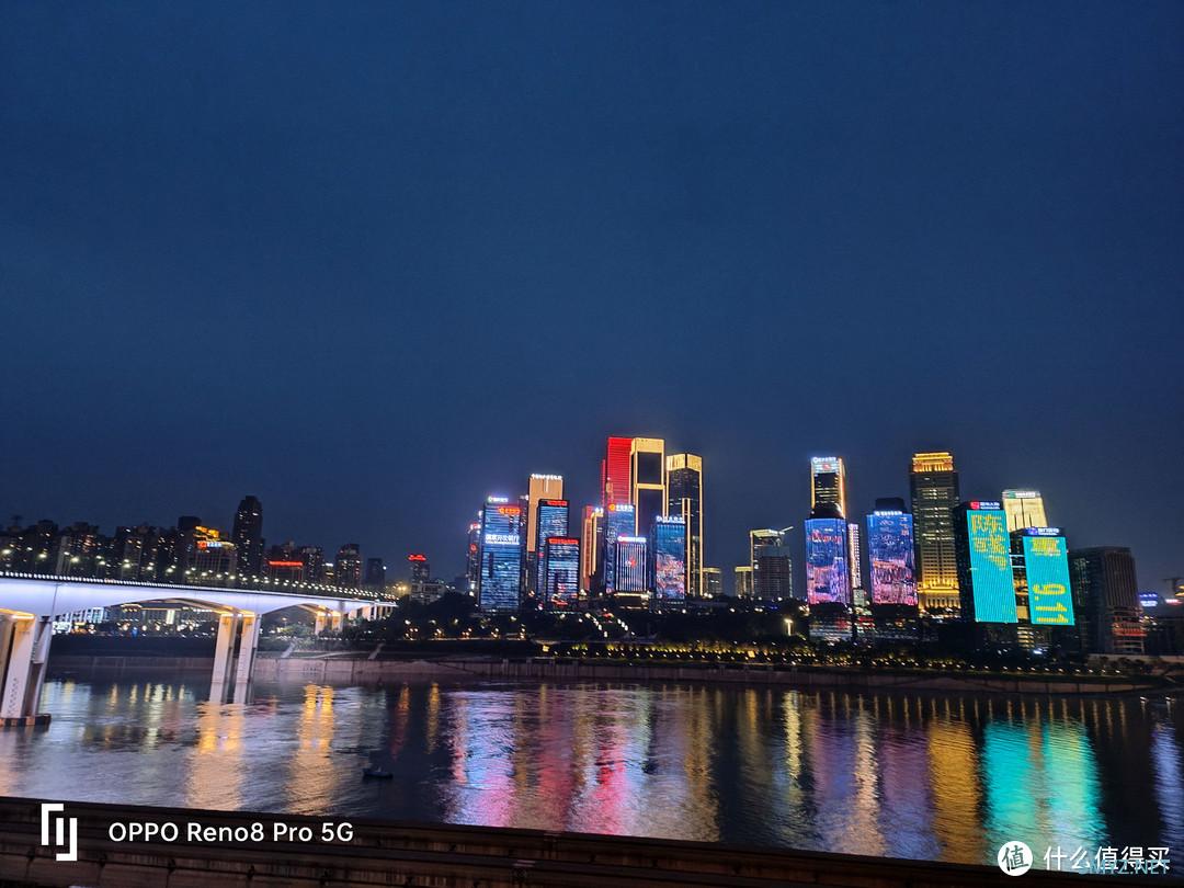 旗舰级影像体验，OPPO Reno8 Pro 夜景随拍