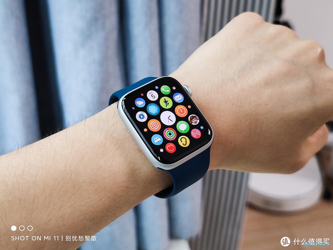 女生也适合 44mm款 Apple Watch SE