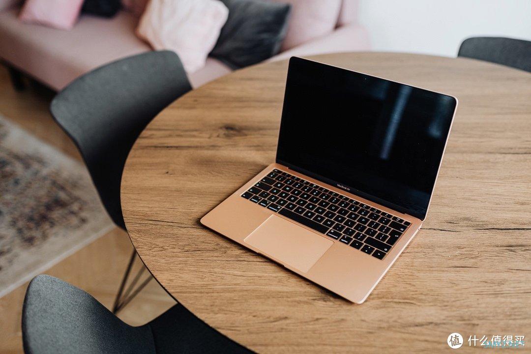 体验到M2 MacBook Air真机：轻薄本苹果已经通关了，对手还在新手村