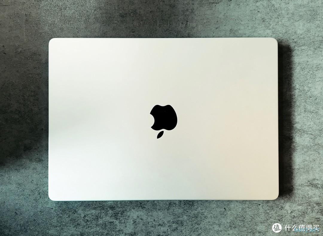 体验到M2 MacBook Air真机：轻薄本苹果已经通关了，对手还在新手村
