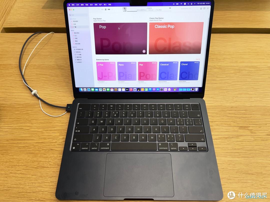 体验到M2 MacBook Air真机：轻薄本苹果已经通关了，对手还在新手村