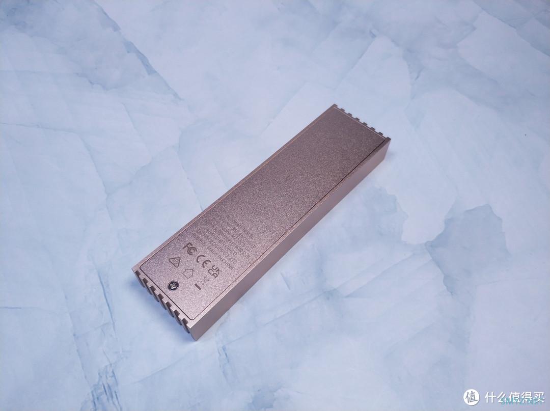 折腾不止 篇一百一十八：小巧精致传输快，让闲置硬盘重生：ORICO M.2 NVMe固态硬盘盒