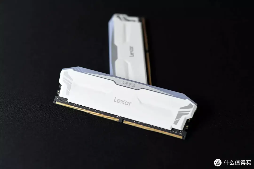 电竞级散热,炫酷神光:雷克沙战神之刃ARES 4000 电竞级散热,炫酷神光:雷克沙战神之刃ARES 4000