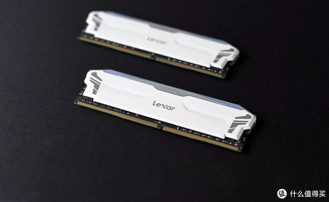 电竞级散热,炫酷神光:雷克沙战神之刃ARES 4000 电竞级散热,炫酷神光:雷克沙战神之刃ARES 4000