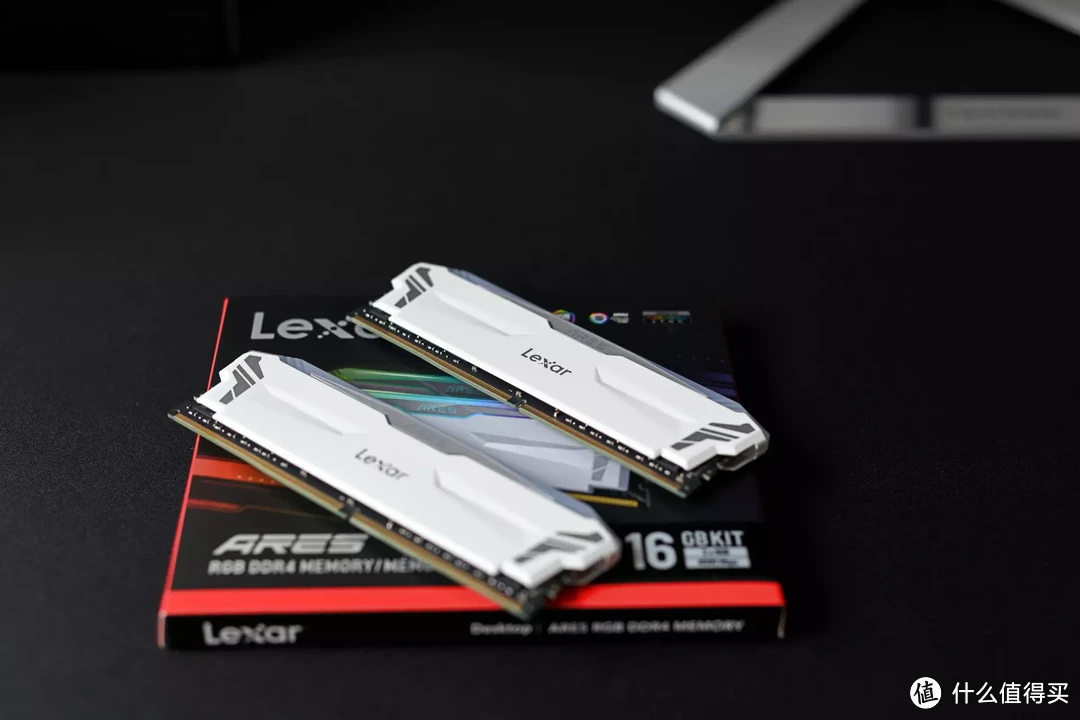 电竞级散热,炫酷神光:雷克沙战神之刃ARES 4000 电竞级散热,炫酷神光:雷克沙战神之刃ARES 4000