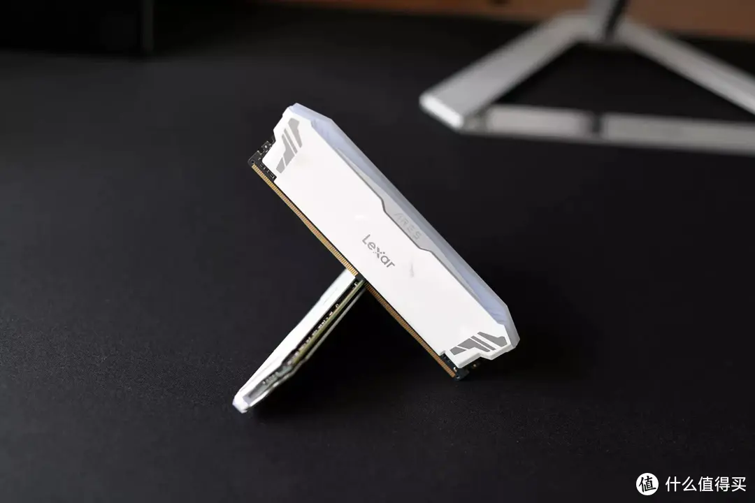 电竞级散热,炫酷神光:雷克沙战神之刃ARES 4000 电竞级散热,炫酷神光:雷克沙战神之刃ARES 4000