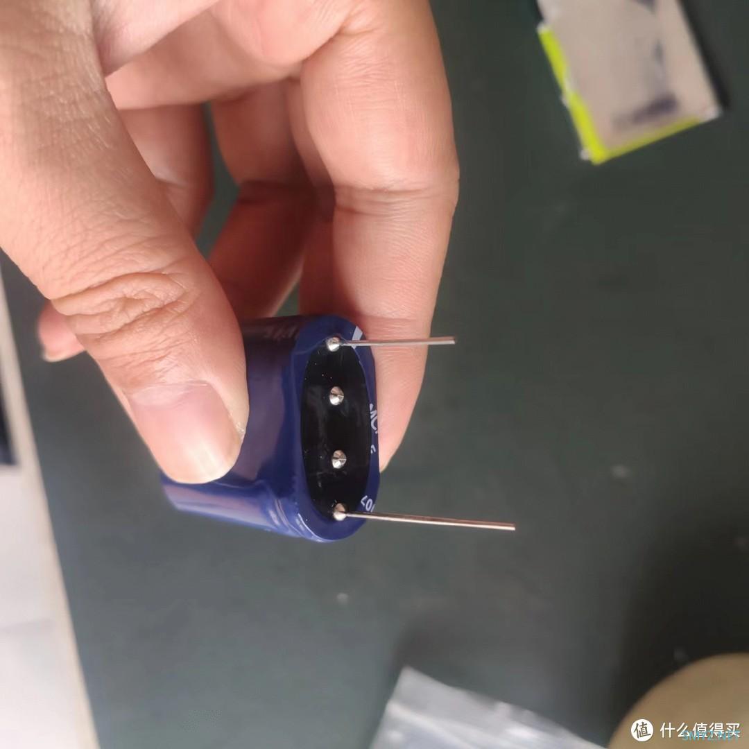 换个姿势玩手机 篇十四：简单几步把手机改造成充电器直接供电，再也不用担心电池鼓包了