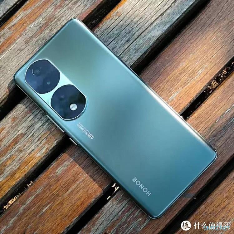 荣耀发力了：台积电5nm+索尼IMX800+100W闪充，跌价1050元