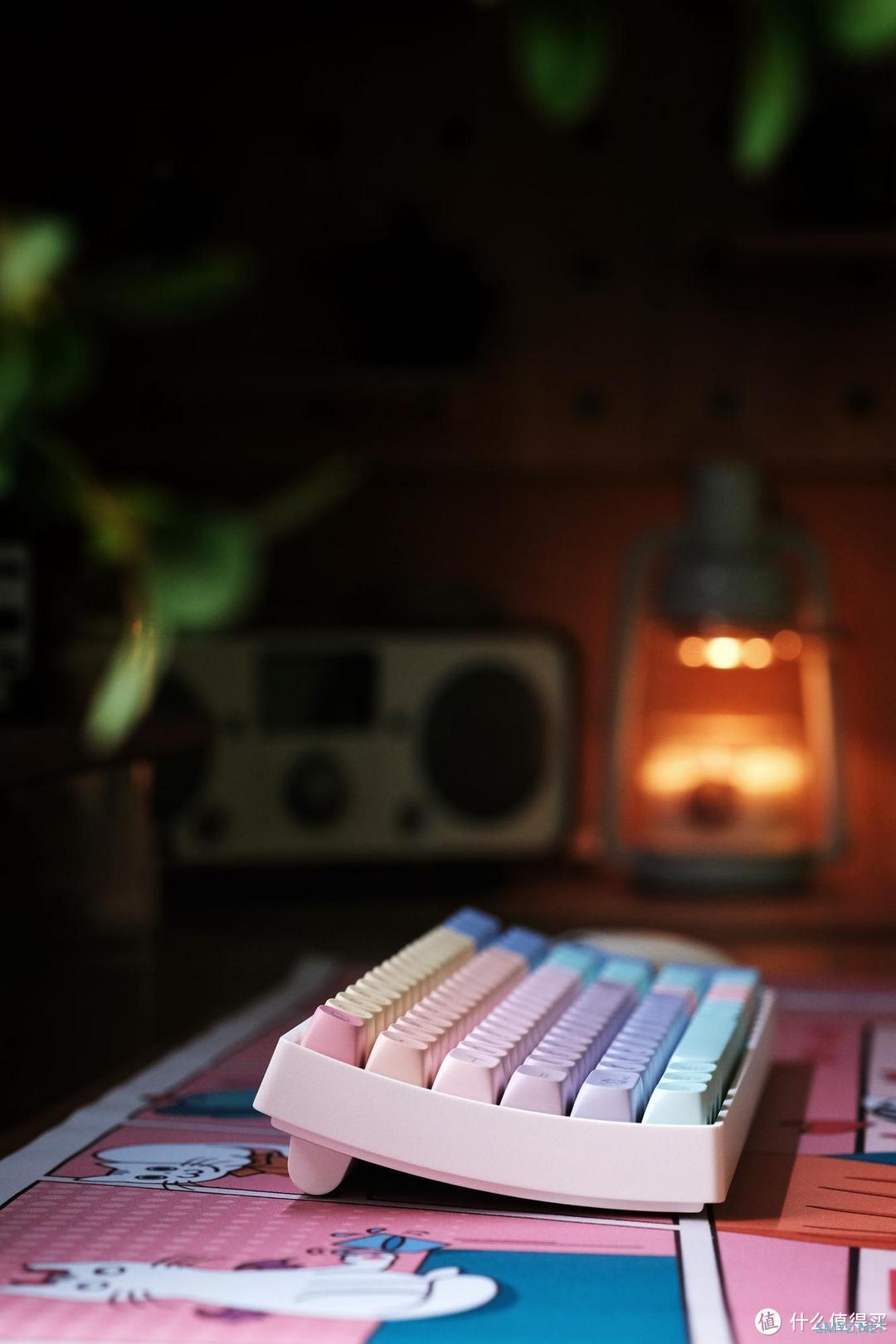桌面那点事 篇十：洛斐小翘棉花糖机械键盘，轻松打造治愈系桌面，这色彩也太温柔了