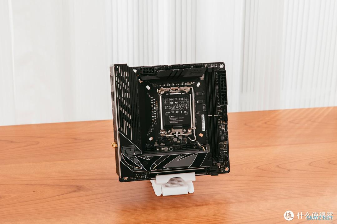 装机与外设 篇三十一：可玩性极高，ROG  Z790-I、几何未来M2、影驰4090金属大师装机体验
